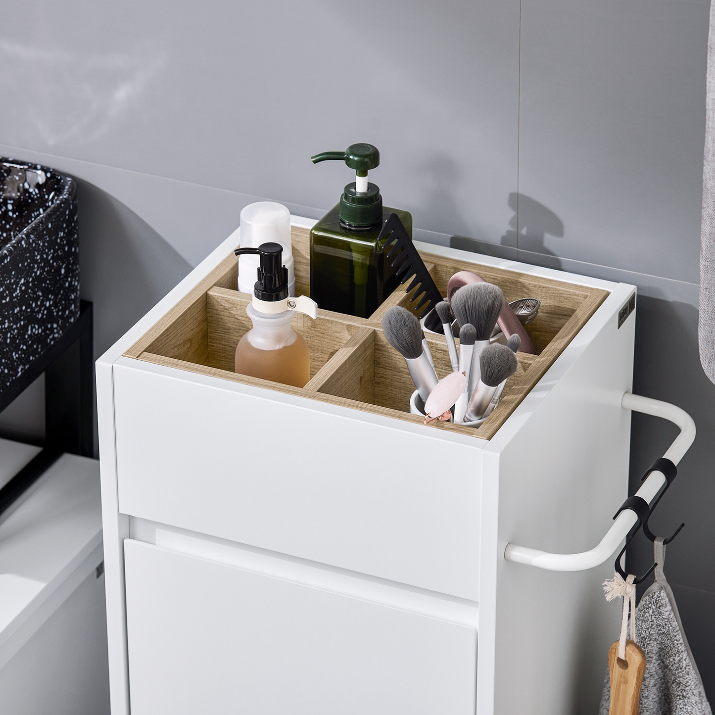 SoBuy White Laundry Cabinet with Basket, Tilt-Out Laundry Hamper, Bathroom Storage Cabinet